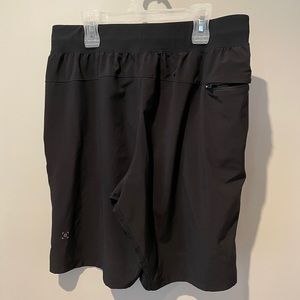 Lululemon T.H.E. Short 9” Linerless